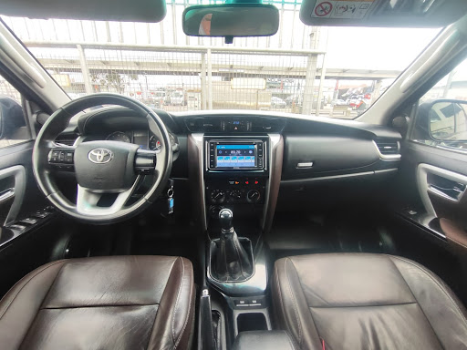 Toyota Fortuner - Vista 5